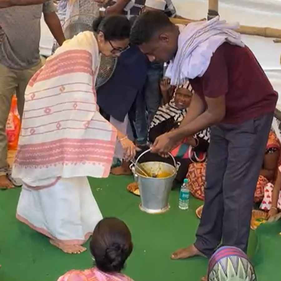 Chief Minister Mamata Banerjee visits Arambagh to review flood situation