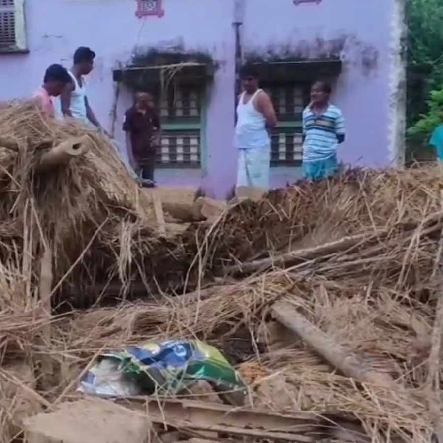 Two died after mud house collapsed in Jamalpur of East Bardhaman district dgtld