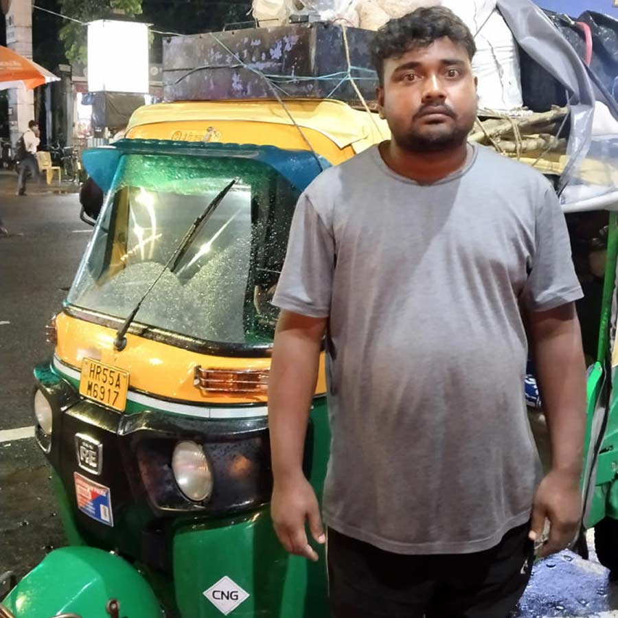 Two Bengali Migrant workers' families returned from Gurugram to Malda by driving autos, fearing harassment