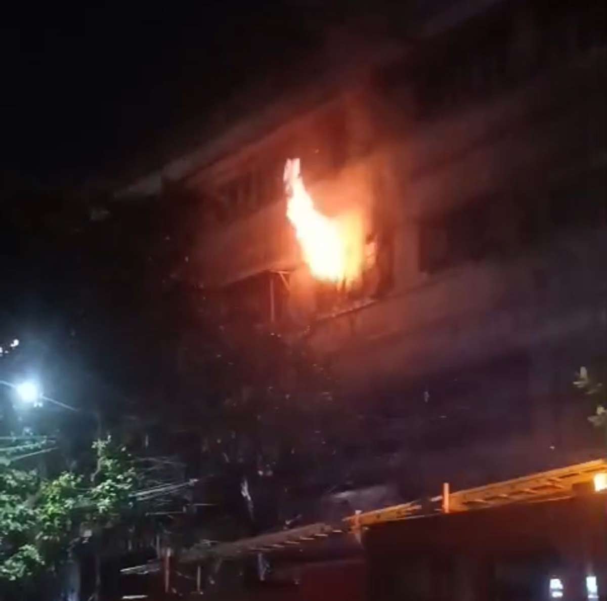 Fire breaks out in a building at Kolkata dgtl