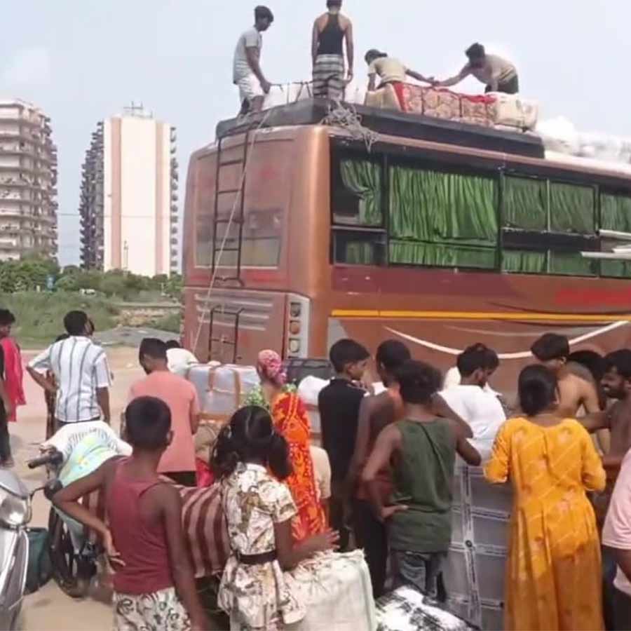 Migrant Labours from Cooch Behar working at Haryana returned home with their lives dgtld
