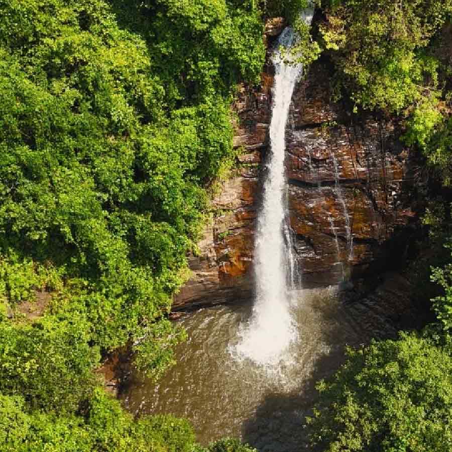 সিধামুলায় এক বা দু’দিন কাটিয়ে ফেরার পথে ঘুরে নিন দেওঝড় জলপ্রপাত।