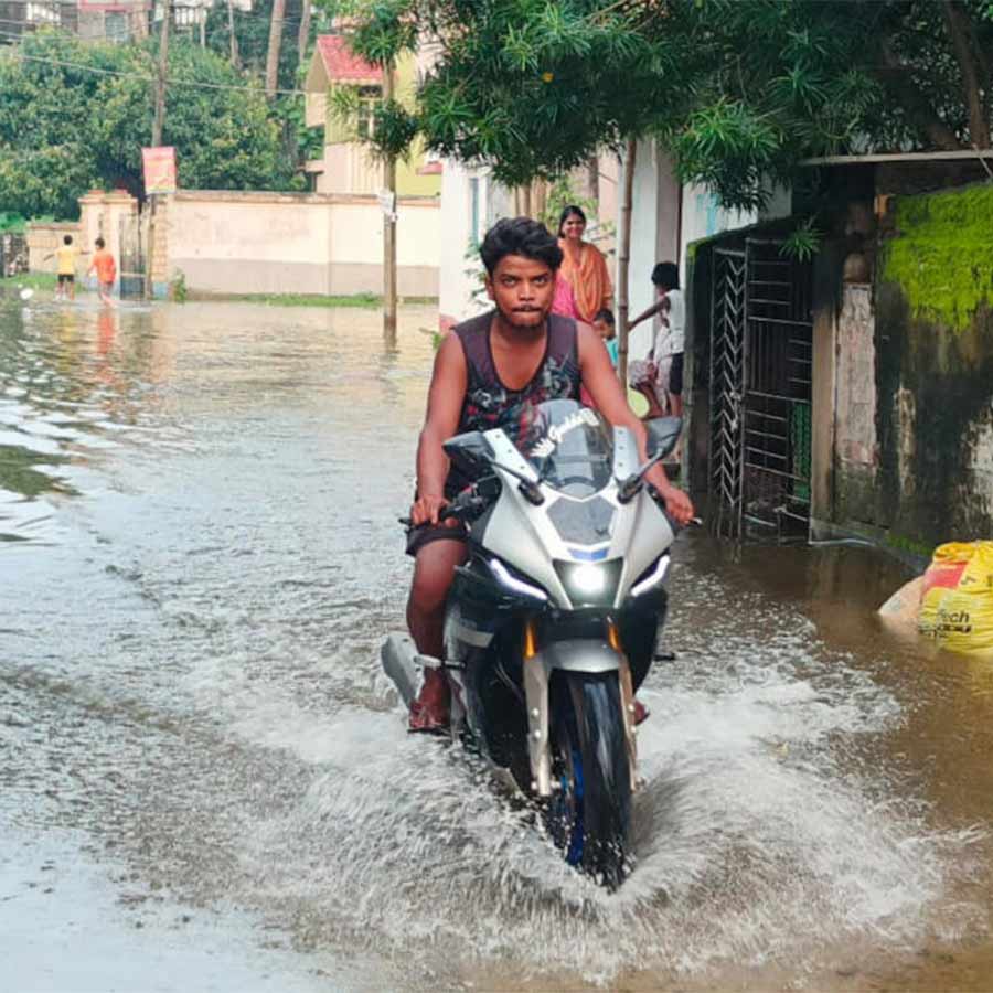 citizens of pandua in distress due to water logging