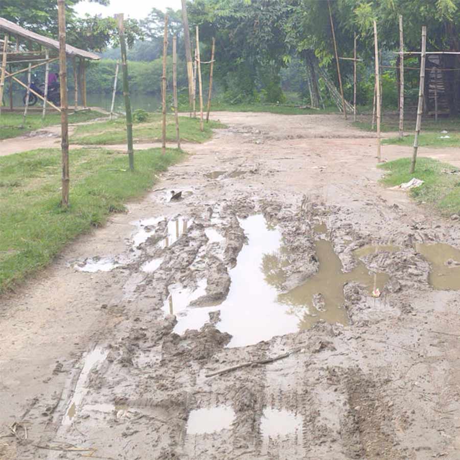 Villagers complain about poor quality materials used in construction of roads at Tehatta