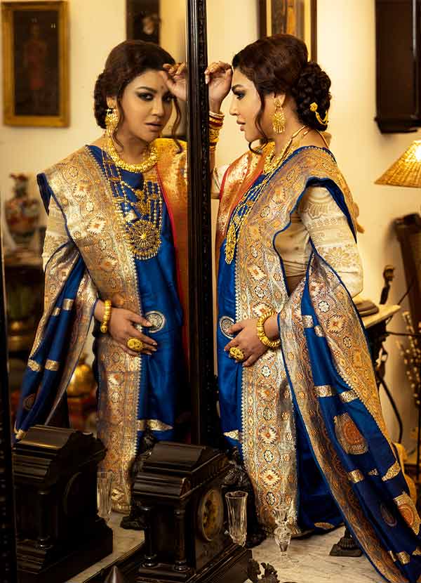 জয়া অনেক বার অনেক সাক্ষাৎকারে বলেছেন, “নতুন শাড়ি অকাতরে বিলিয়ে দিতে পারি। পুরনো শাড়ি? ওগুলো আমার এক একটি অনুভূতি। ওদের কাছছাড়া করতে পারব না।”