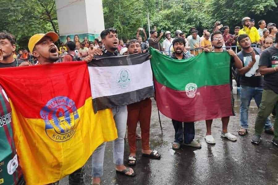 East Bengal supporters with banners regarding RG Kar incident