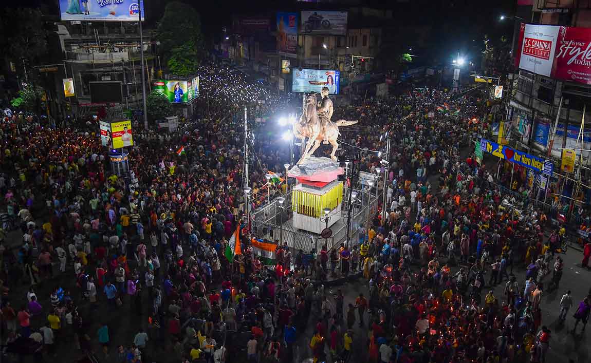 গত বছর ১৪-১৫ অগস্টের সন্ধিক্ষণে শ্যামবাজার পাঁচমাথার মোড়। এমন ‘রাতদখল’ বাংলা কখনও দেখেনি। 
