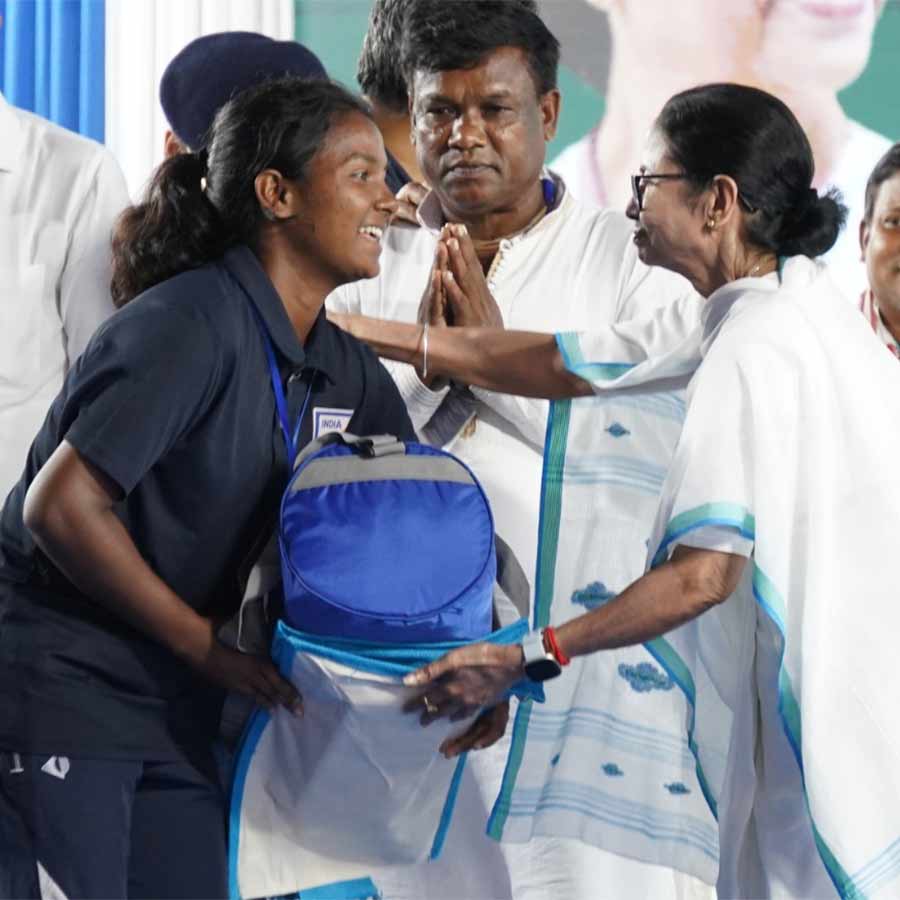 Chief Minister Mamata Banerjee solved the problem by promising jobs to female players dgtld