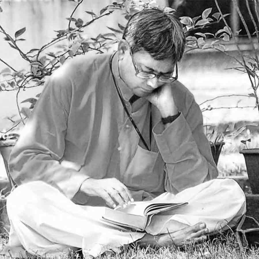 Rajat Kanta Ray Sir believed that there is an inseparable relationship between knowledge and teaching