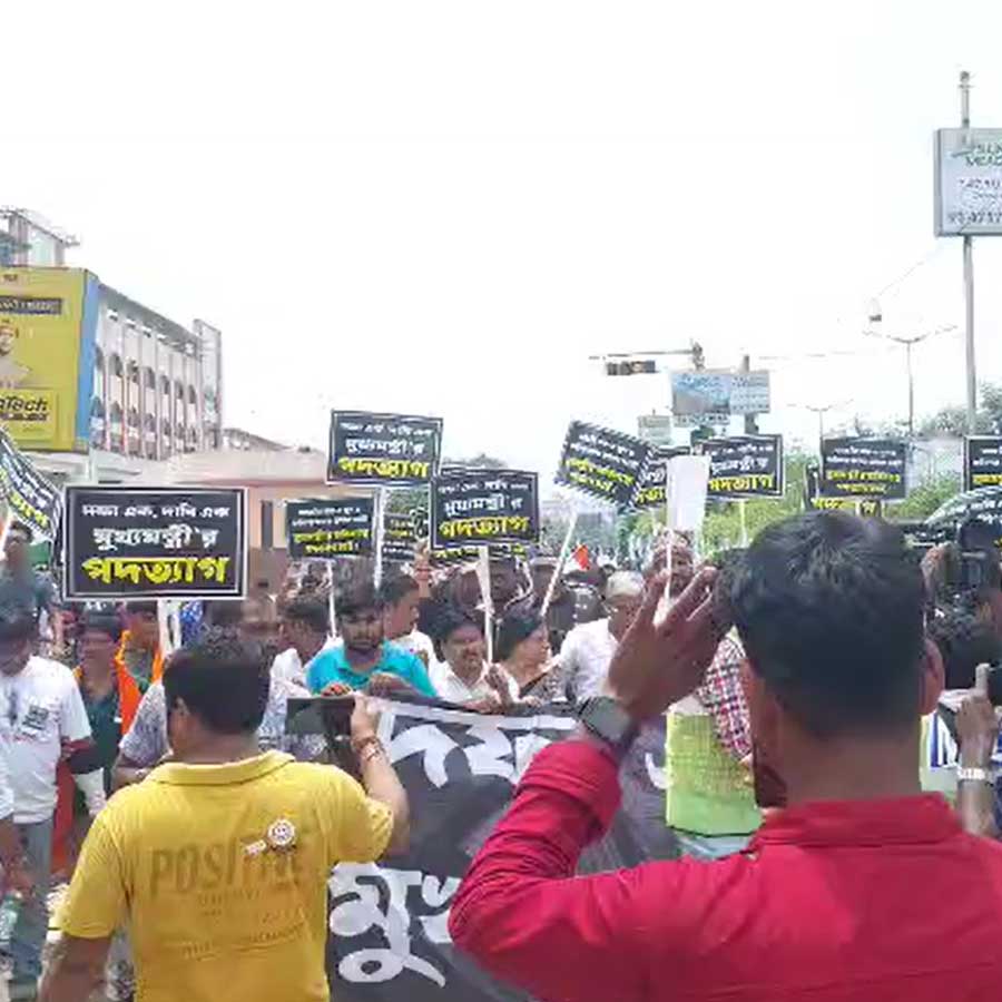 হাওড়ায় মিছিল আন্দোলনকারীরা।
