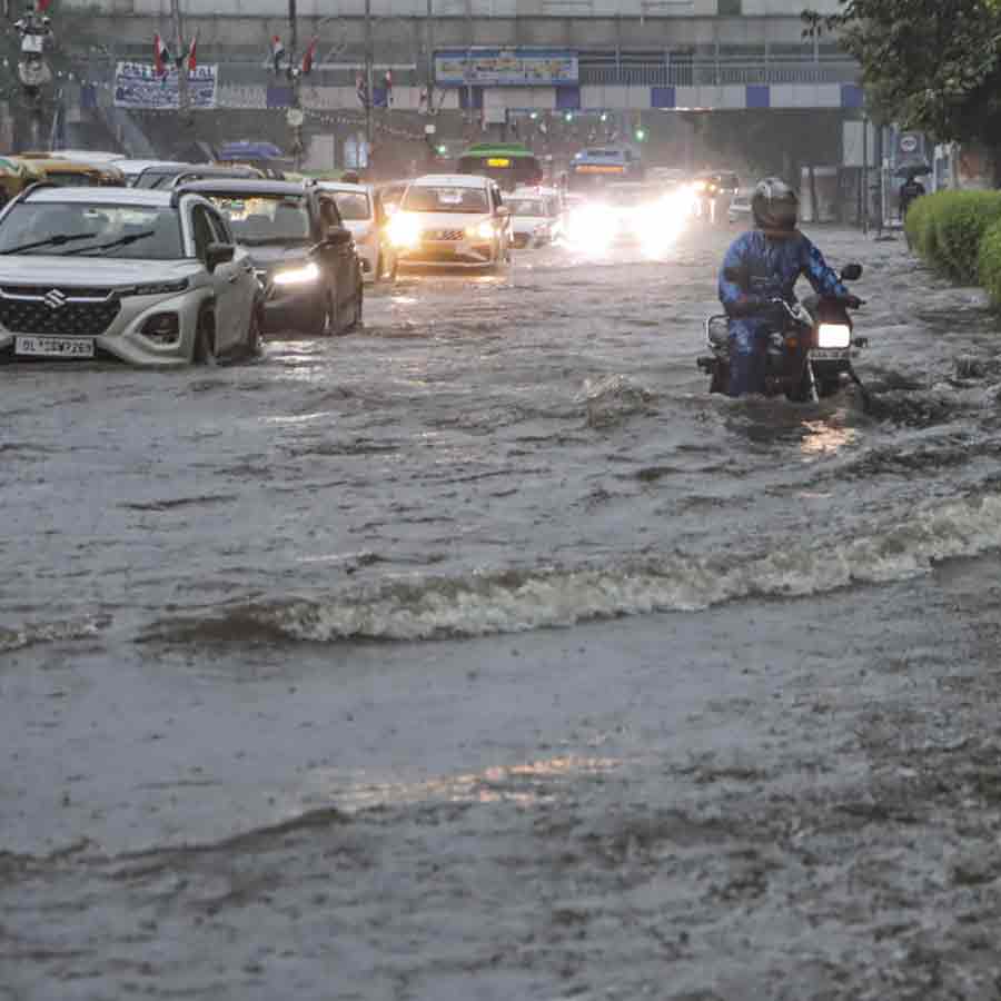 Several dies in Delhi as a wall collapses amid heavy rain overnight dgtl
