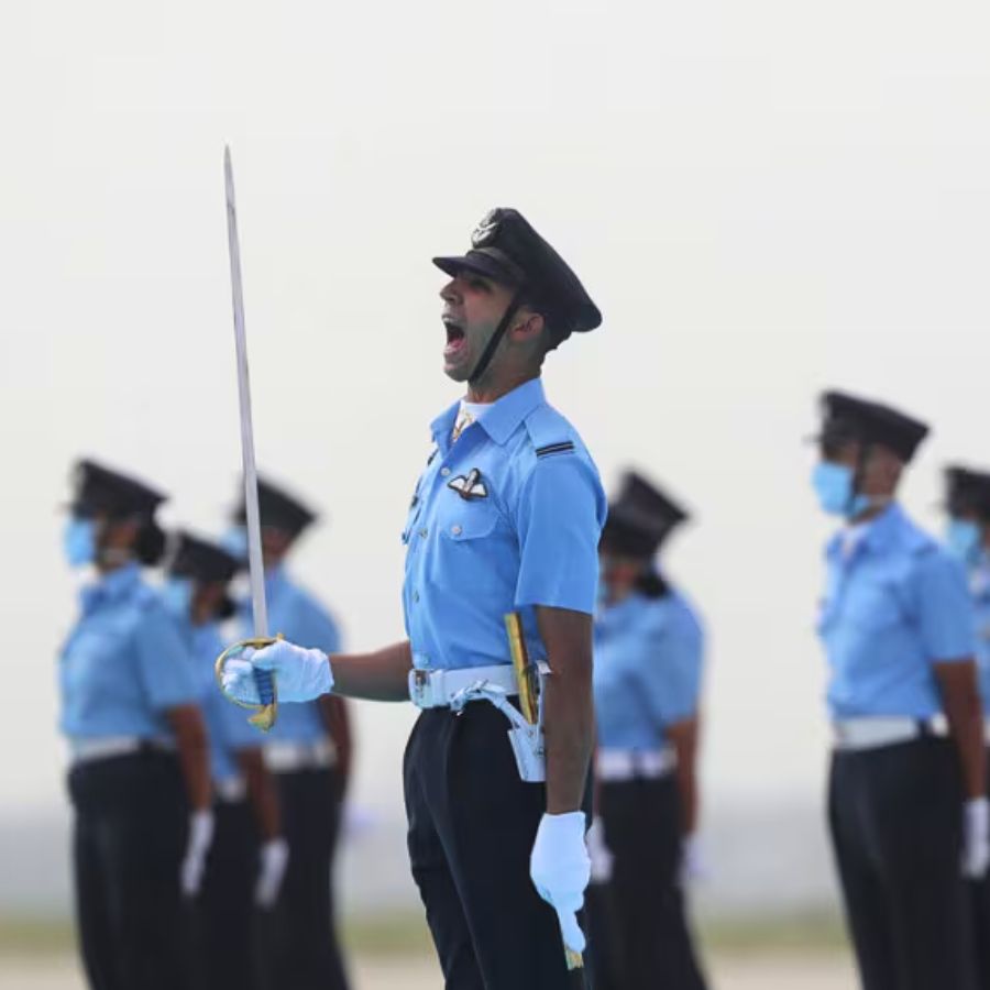 Those who have passed 12th in any science subject can get the opportunity to become \\\\\\\'Airmen\\\\\\\'.