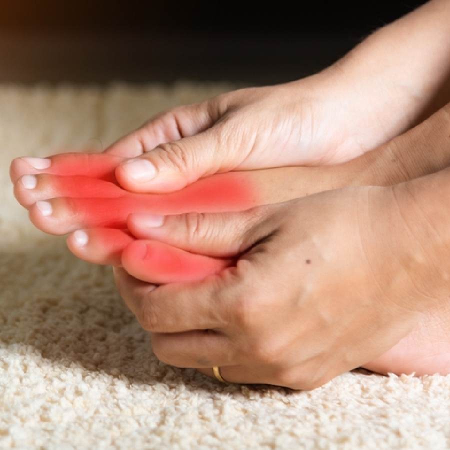 Few health conditions that can cause tingling in your feet dgtl