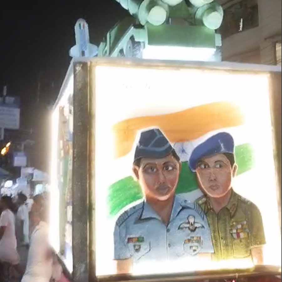 তারকেশ্বর যাত্রার আলোকসজ্জায় ‘অপারেশন সিঁদুর’।