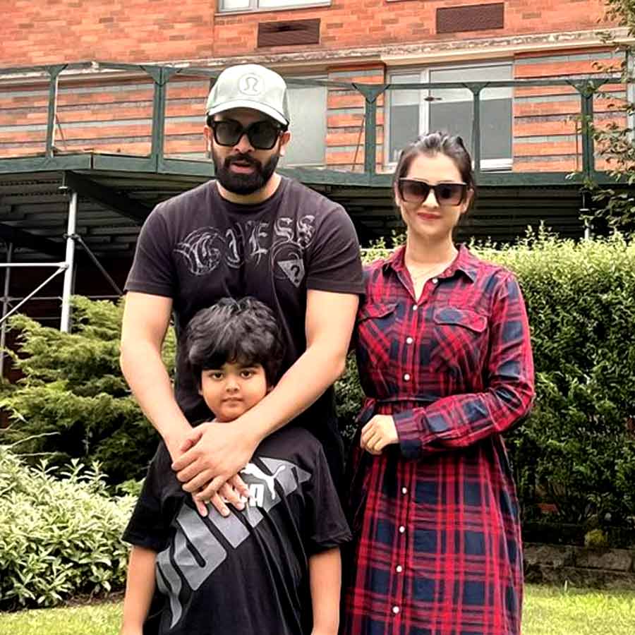 Shakib khan spending Holiday With bubly but actor shares he miss someone else dgtl