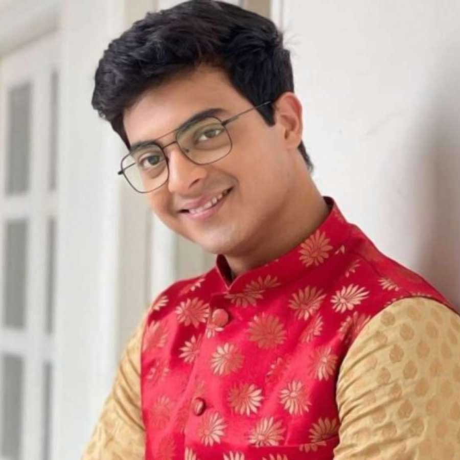 বন্ধু দিতিপ্রিয়াকে শুভেচ্ছা জানালেন দিব্যজ্যোতি দত্ত।