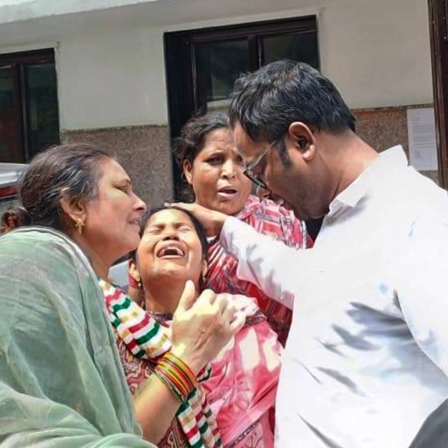 Government brings back bodies of workers killed in wall collapse in Delhi dgtl