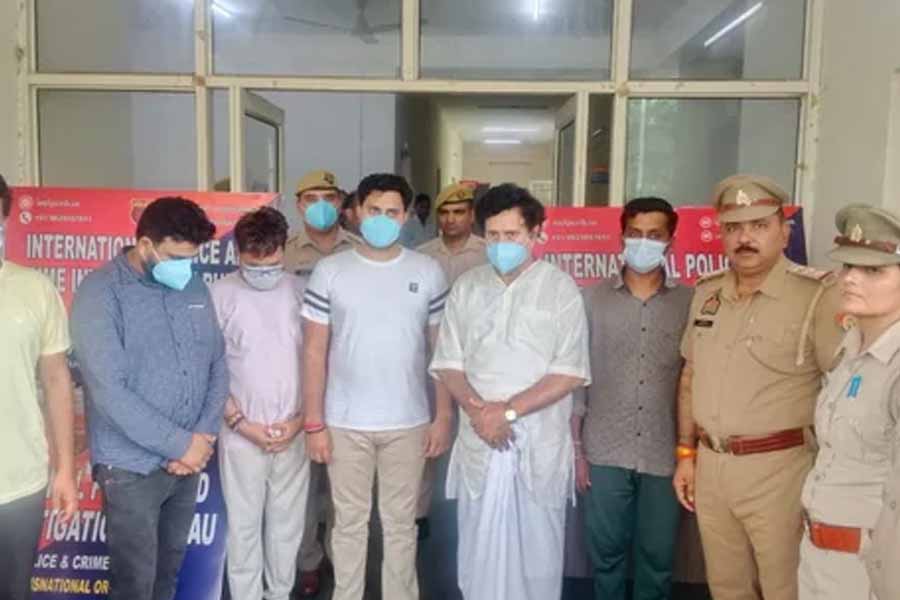 নয়ডায় গ্রেফতার বিভাস অধিকারী এবং তাঁর সঙ্গীরা। 