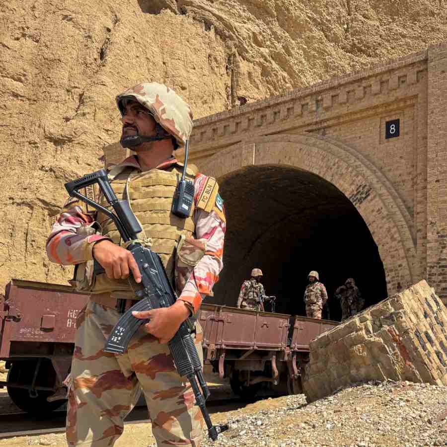 Several coaches of Jafar Express derailed in Balochistan after blast dgtl