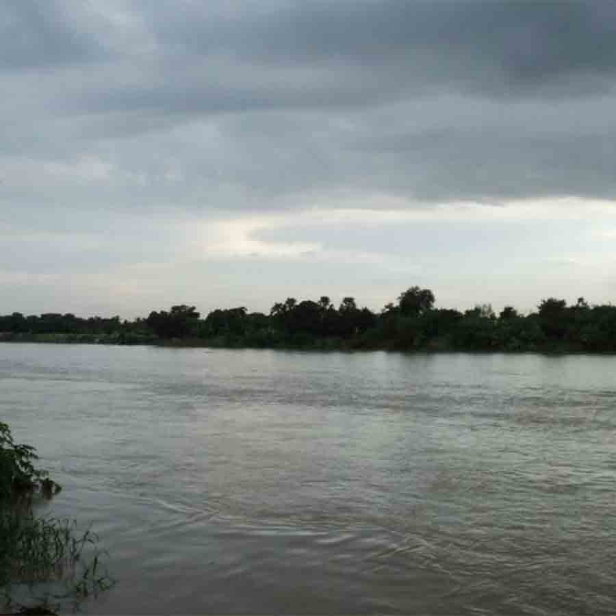 Caution at closed ferry ghat as bhagirathi flowing at near danger level at Santipur