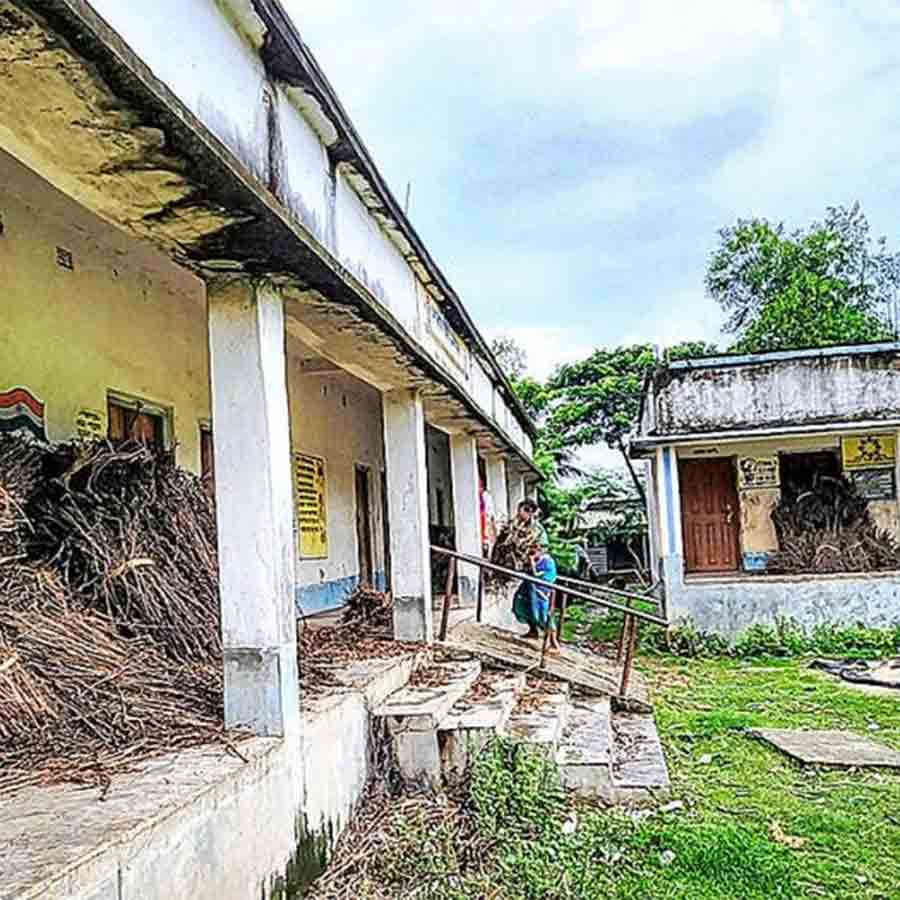 Institutions are shutting down due to lack of teachers at Arambagh