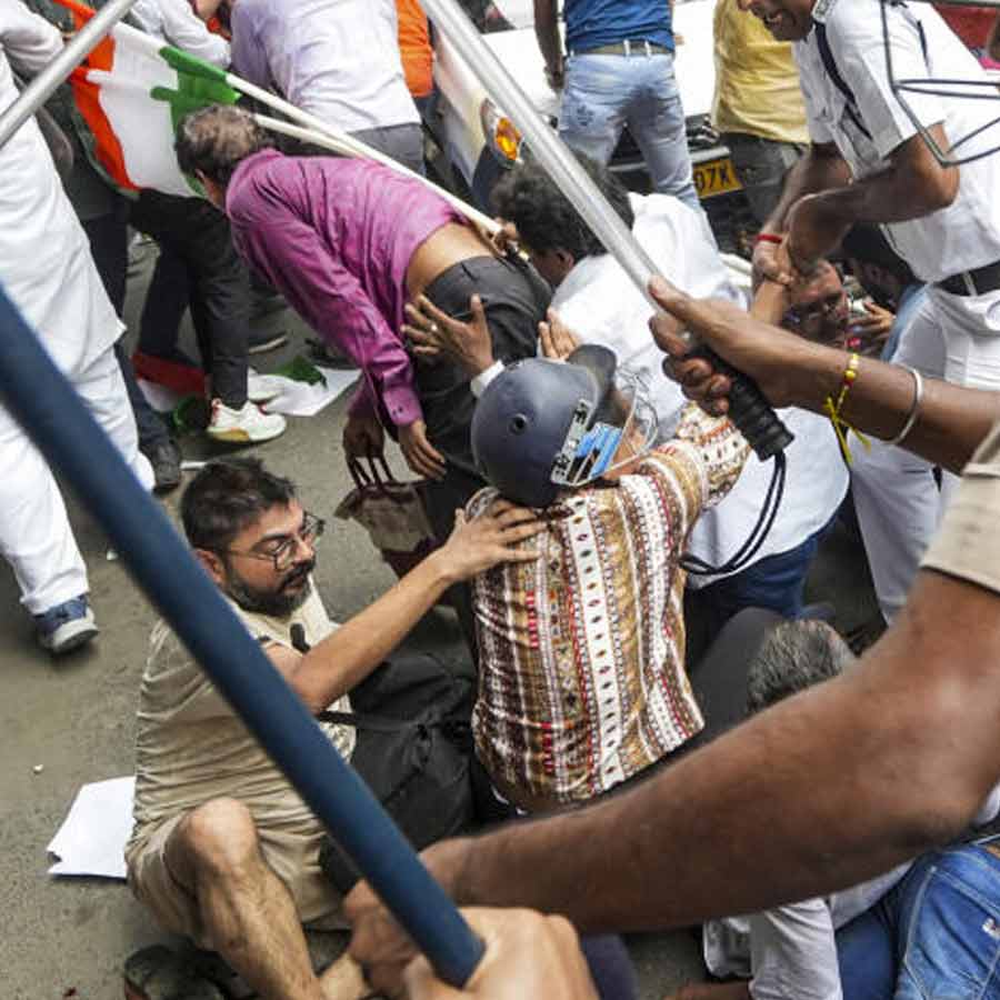 Lalbazar files five FIRs for creating chaos during Nabanna abhijan, disobeying Calcutta High Court order, and assaulting a police constable dgtl