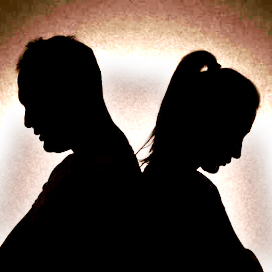 Tollywood leading actor is in trouble as his girlfriend not happy for his activities and left Kolkata  dgtl