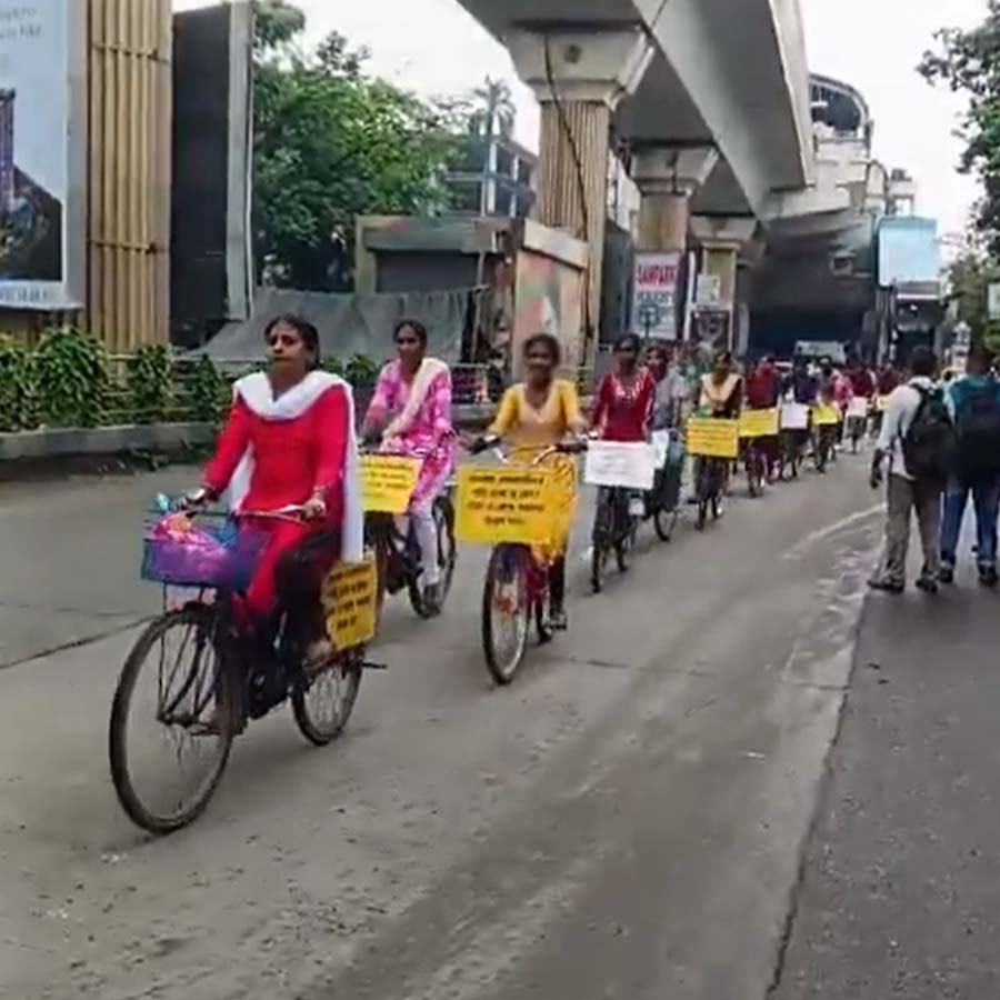 Two Doctors appear to Kolkata Police over a summon related to cycle rally on 8 August