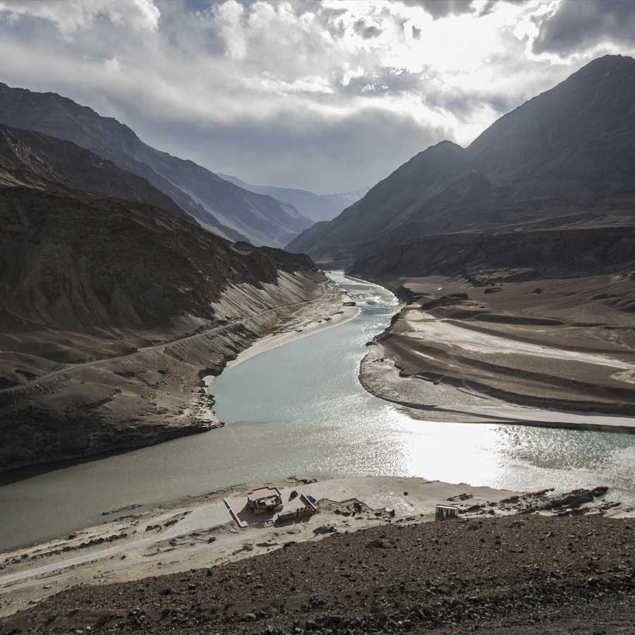 Field Marshal Asim Munir threatened that Pakistan will destroy Indian dams with missile if it construct on Indus river 