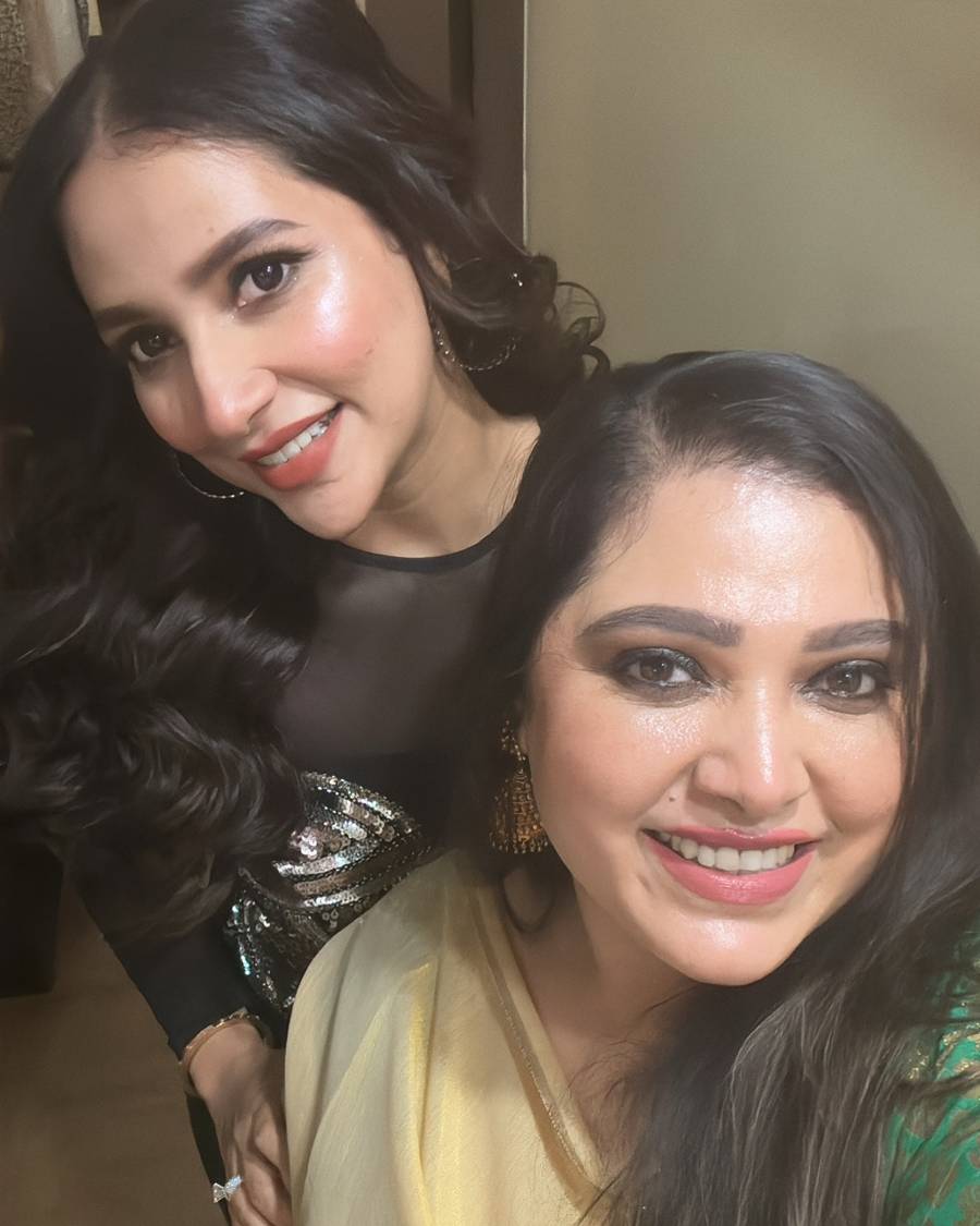 দুই বোন শুভশ্রী আর দেবশ্রী গঙ্গোপাধ্যায়।