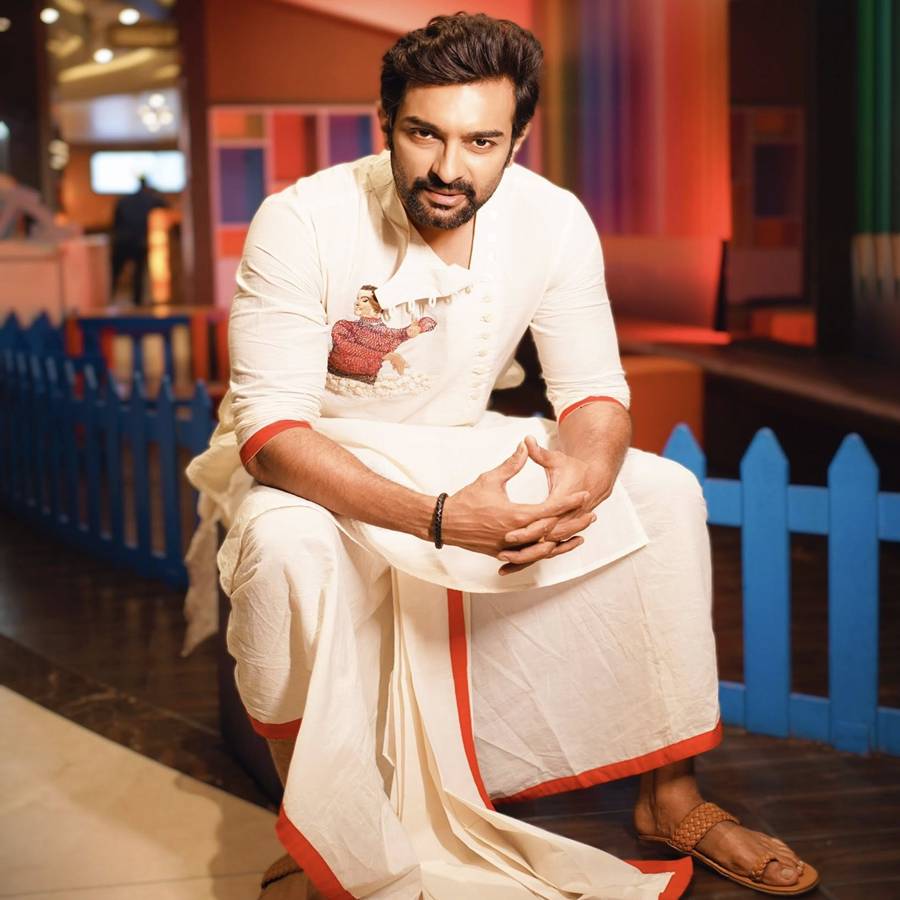 How is Jeetu Kamal spending his days during his conflict with Ditipriya Roy dgtl