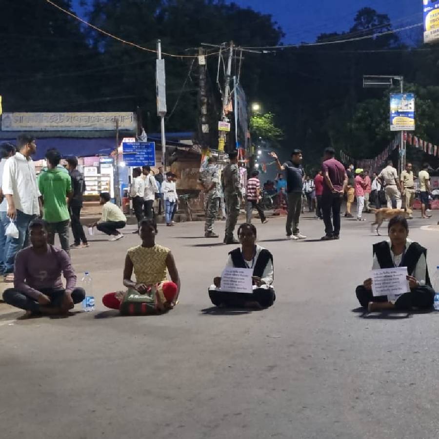 Santal examinees of Jhargram boycott exam as question paper was only in Bengali and English dgtld