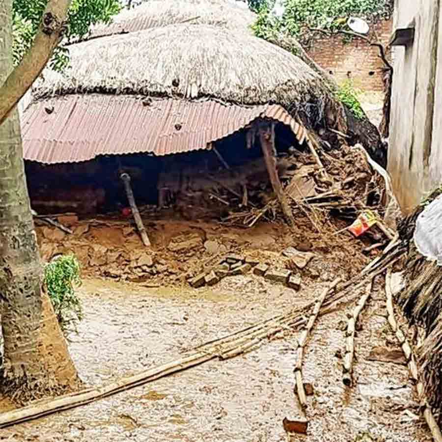 Houses are collapsing at Nalhati after logged water started receding