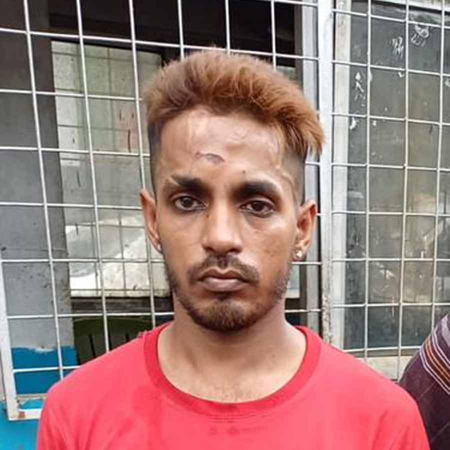 Arms recovered from a man in Sealdah station, arrested dgtl