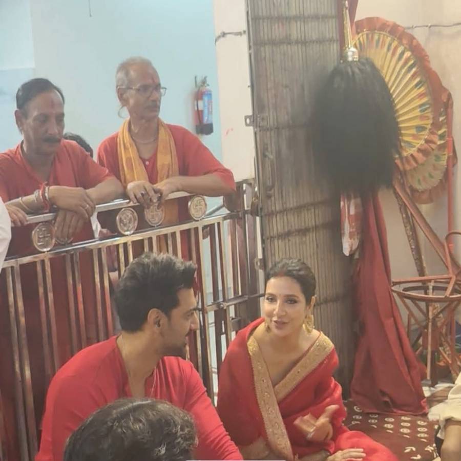 Subhashree Ganguly And Dev Went To Naihati Kali Mandir And Worship Goddess For Movie Dhumketu Success dgtl