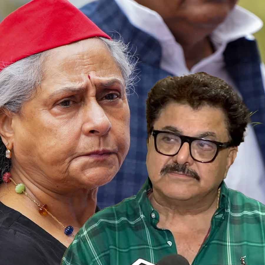 Filmmaker Ashok Pandit slammed Jaya Bachchan for her behavior dgtl