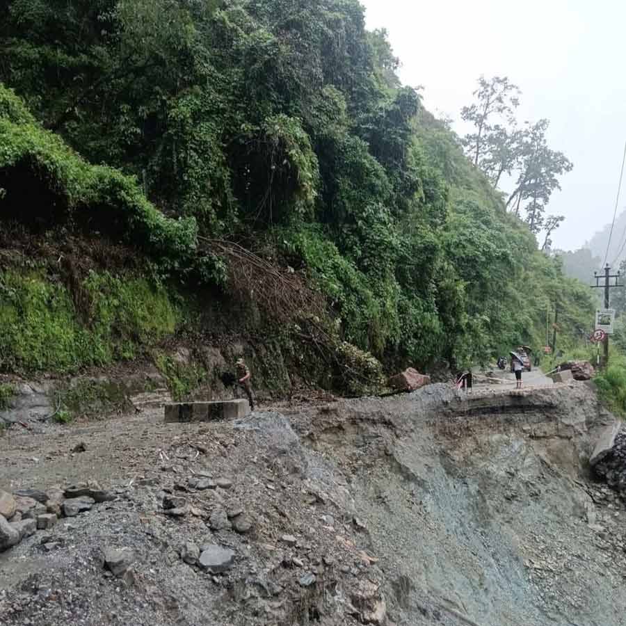 Traffic on the national highway closed again due to landslide d