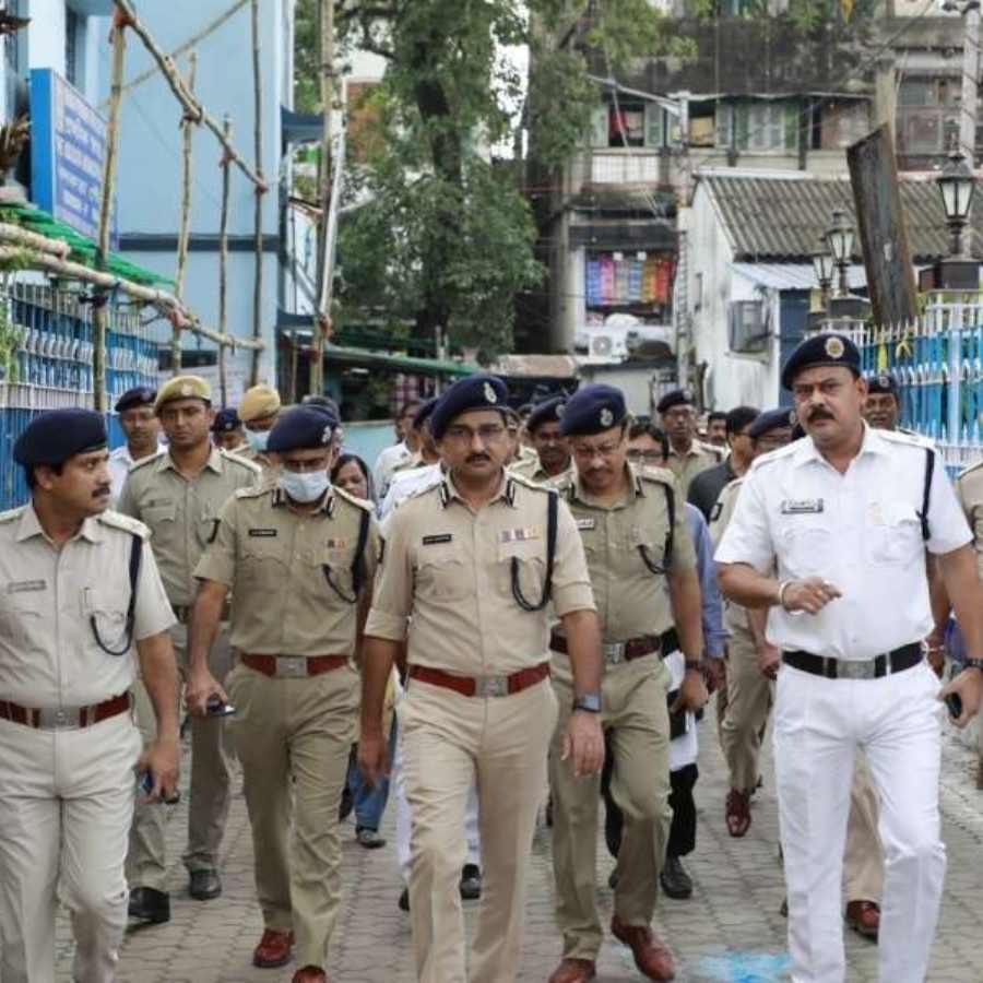 What are the ways to enter the police service in west bengal? dgtl