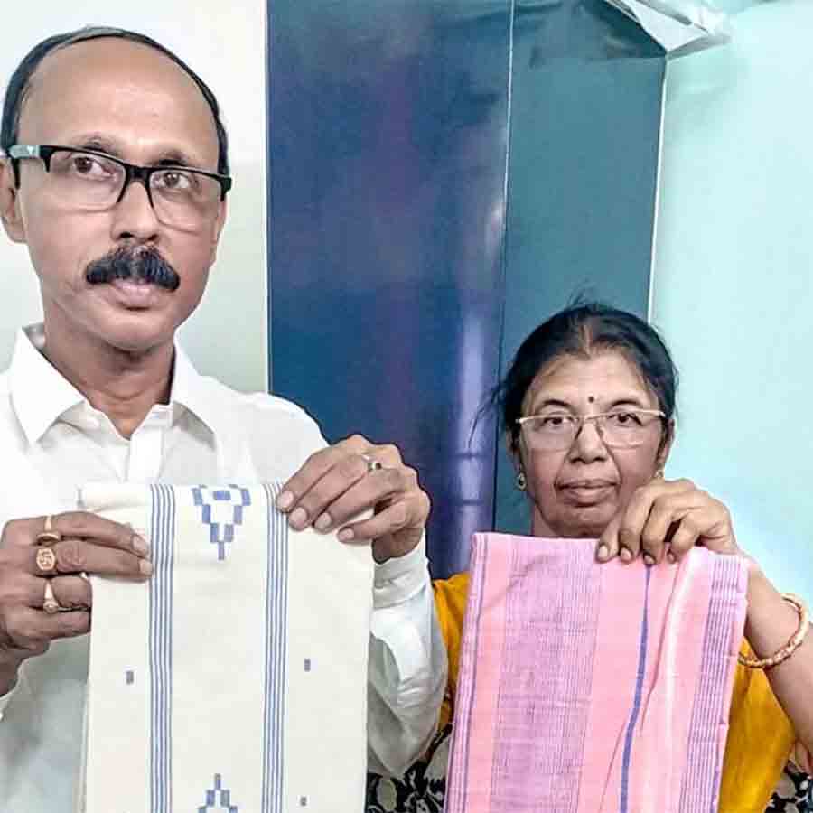 নবদ্বীপে বোনা ৫০০ কাউন্টের মসলিন শাড়ি।