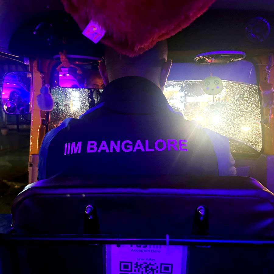 An auto driver wore an Indian Institute of Management jacket
