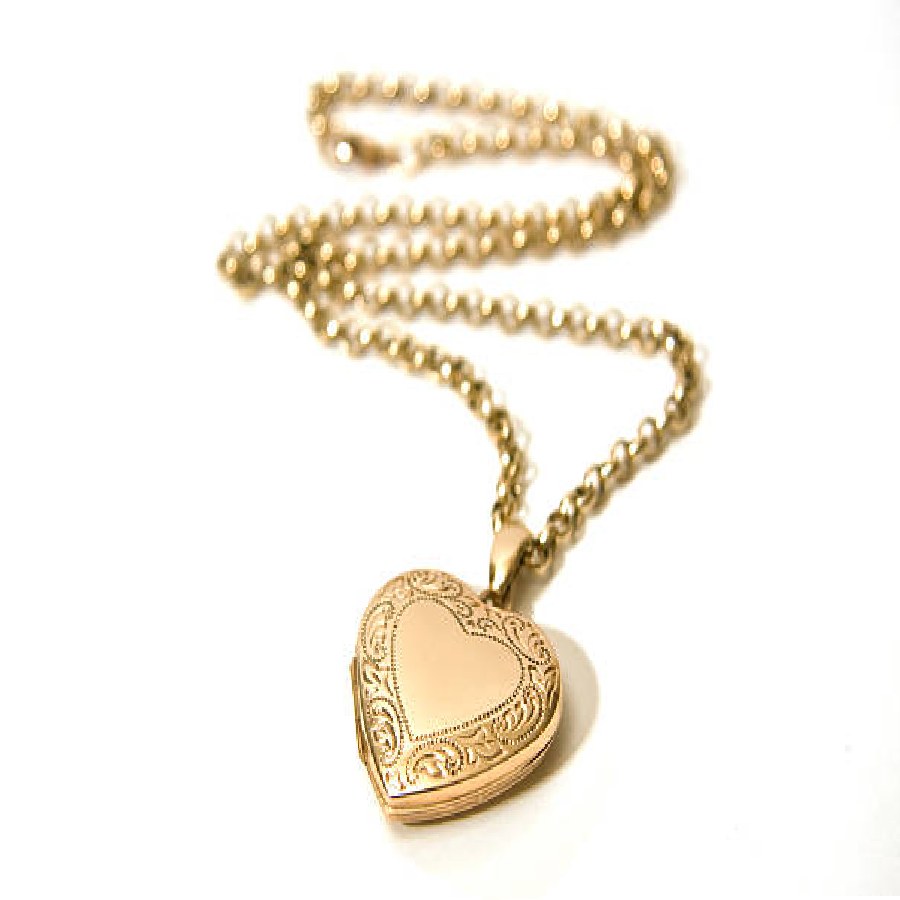 A thief returned her gold chain and pendant