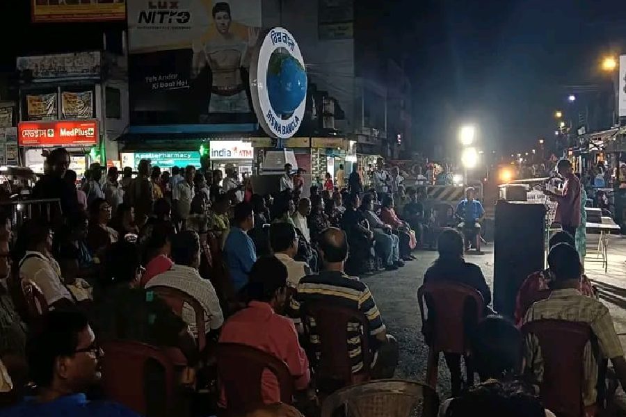 অশোকনগরে জমায়েত। বৃহস্পতিবার।