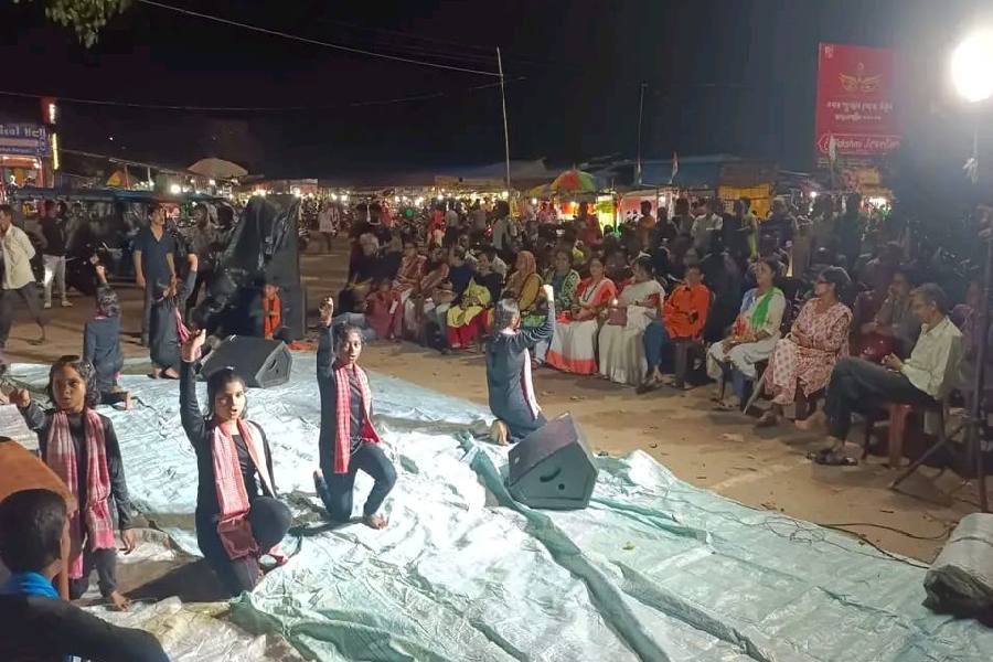 দুর্গাপুরে রাতদখলের জমায়েতে ছোটদের অনুষ্ঠান।