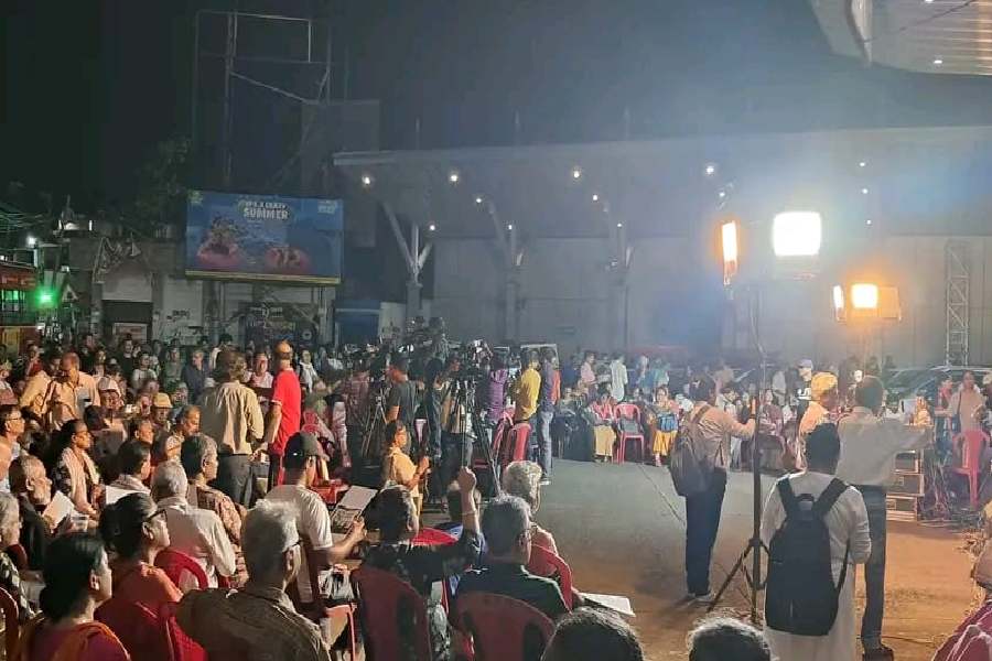 যাদবপুর এইটবি মোড়ে প্রতিবাদ কর্মসূচি।