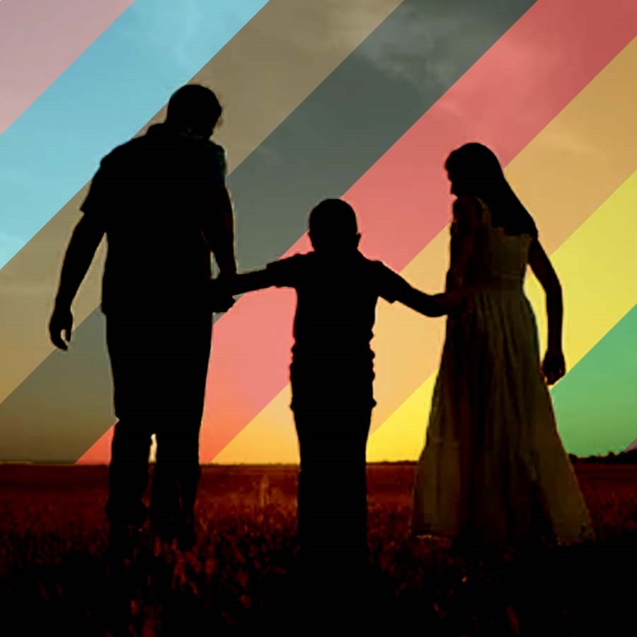 নতুন যুগের বাবা-মায়েরা প্রথম থেকেই নতুন যুগের সঙ্গে খাপ খাইয়ে চলার চেষ্টা করছেন।