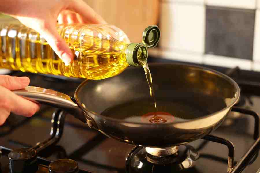 কম তেলেও রান্নার স্বাদ বাড়াবেন কী ভাবে?