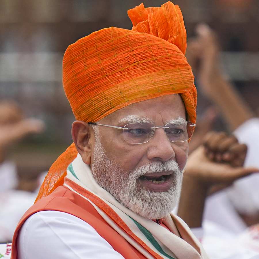 For Independent day speech PM Narendra Modi wore a turban of Gharchola fabric which is linked with Gujrati ritual of daughter’s marriege dgtl