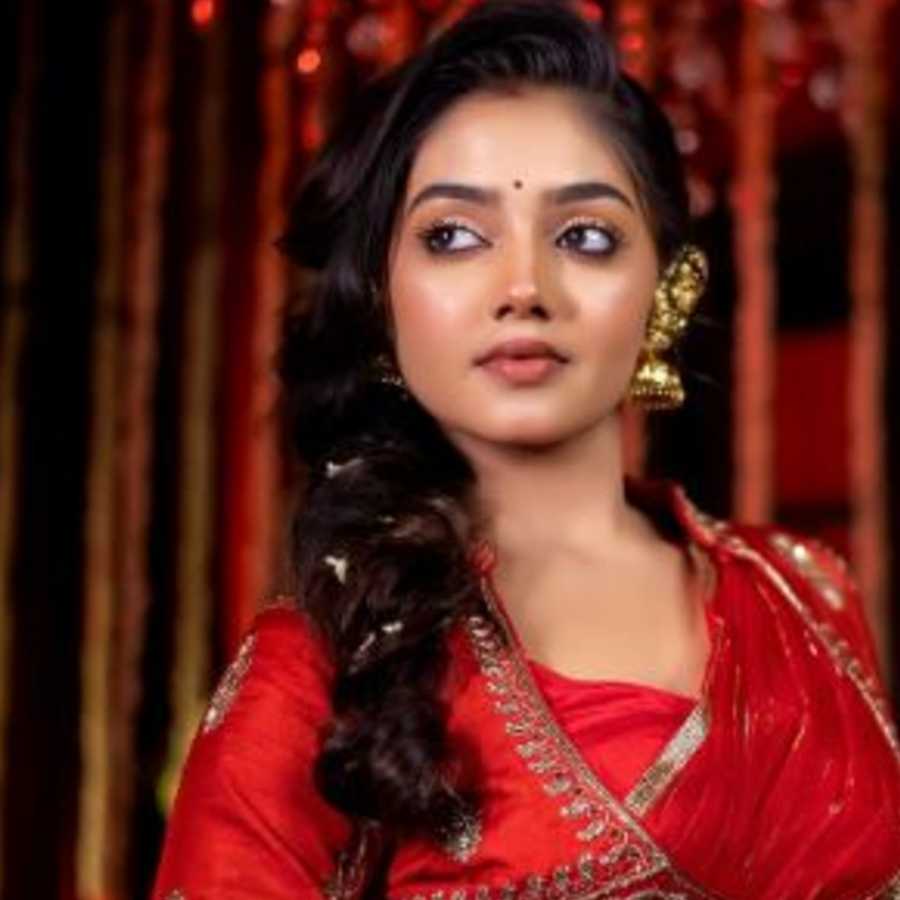 Phulki actress Divyani Mondal met an unusual incident in Naihati dgtl