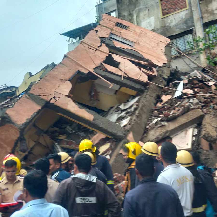 At least two dead as heavy rain batters Mumbai, roads waterlogged, flights hit dgtl