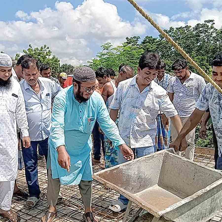 Communal harmony sighted at Nalhati where Muslim  neighbourhood renovated the roof of their Hindu neighbour
